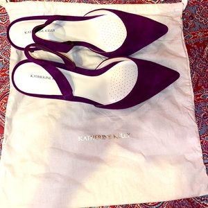 Katherine Kelly purple pumps